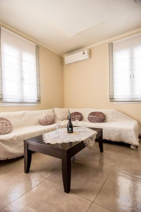 Joana Apartment أرغوستولي المظهر الخارجي الصورة
